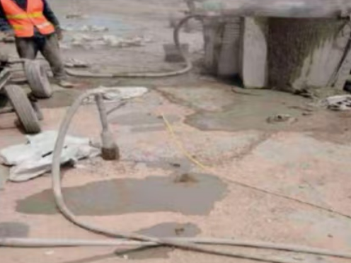 海东水泥混凝土路面板底注浆技术 路面脱空注浆整治方案