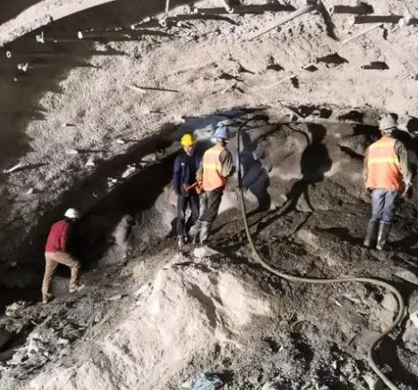 海东拱顶带模注浆料的施工流程及注意事项